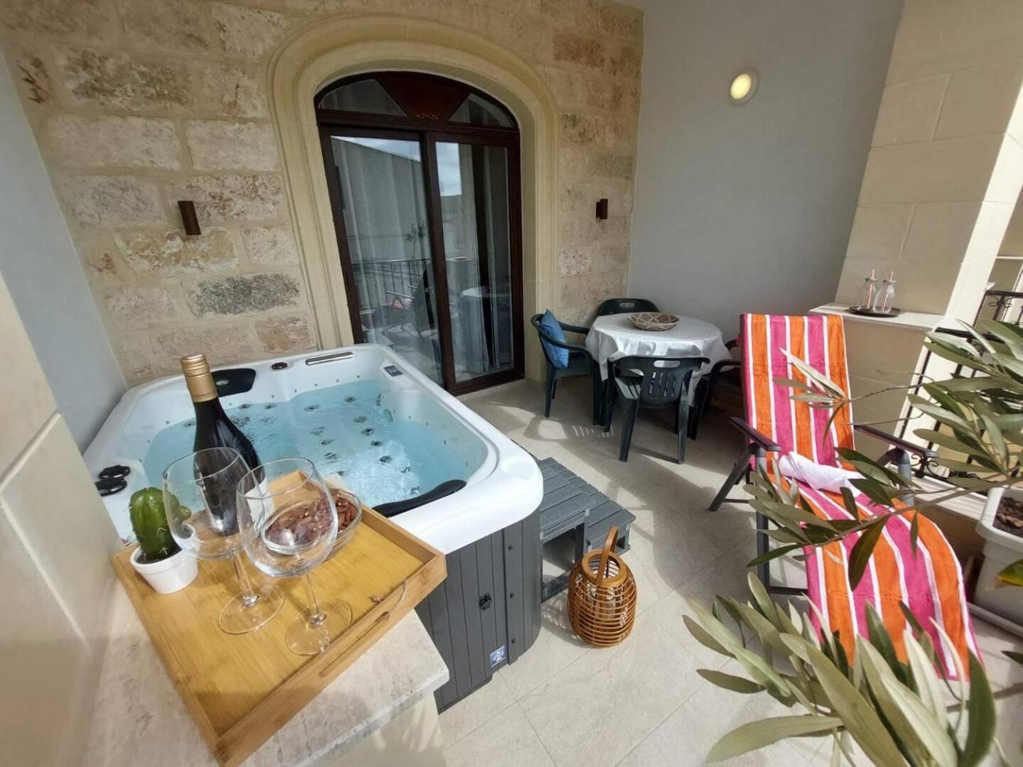 Fl 2 Ta'Lonza Luxury With Hot Tub By Homely Mellieħa Екстериор снимка